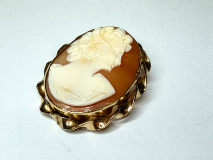 Antique 14K Gold Shell Cameo Brooch Pendant Scalloped Floral Frame JR1661