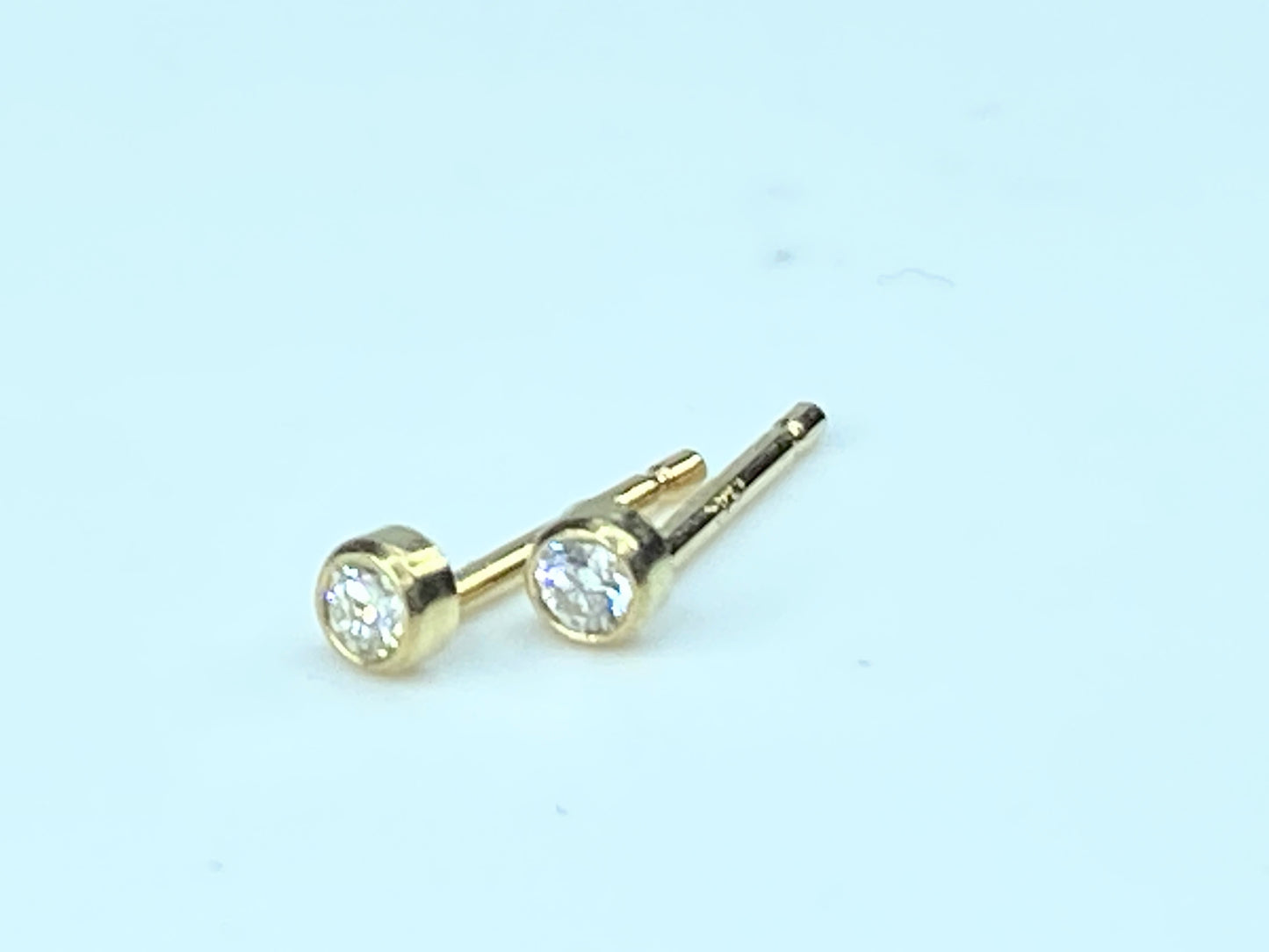 14K yellow gold  Diamond Micro-Bezel Stud Earrings JR98953