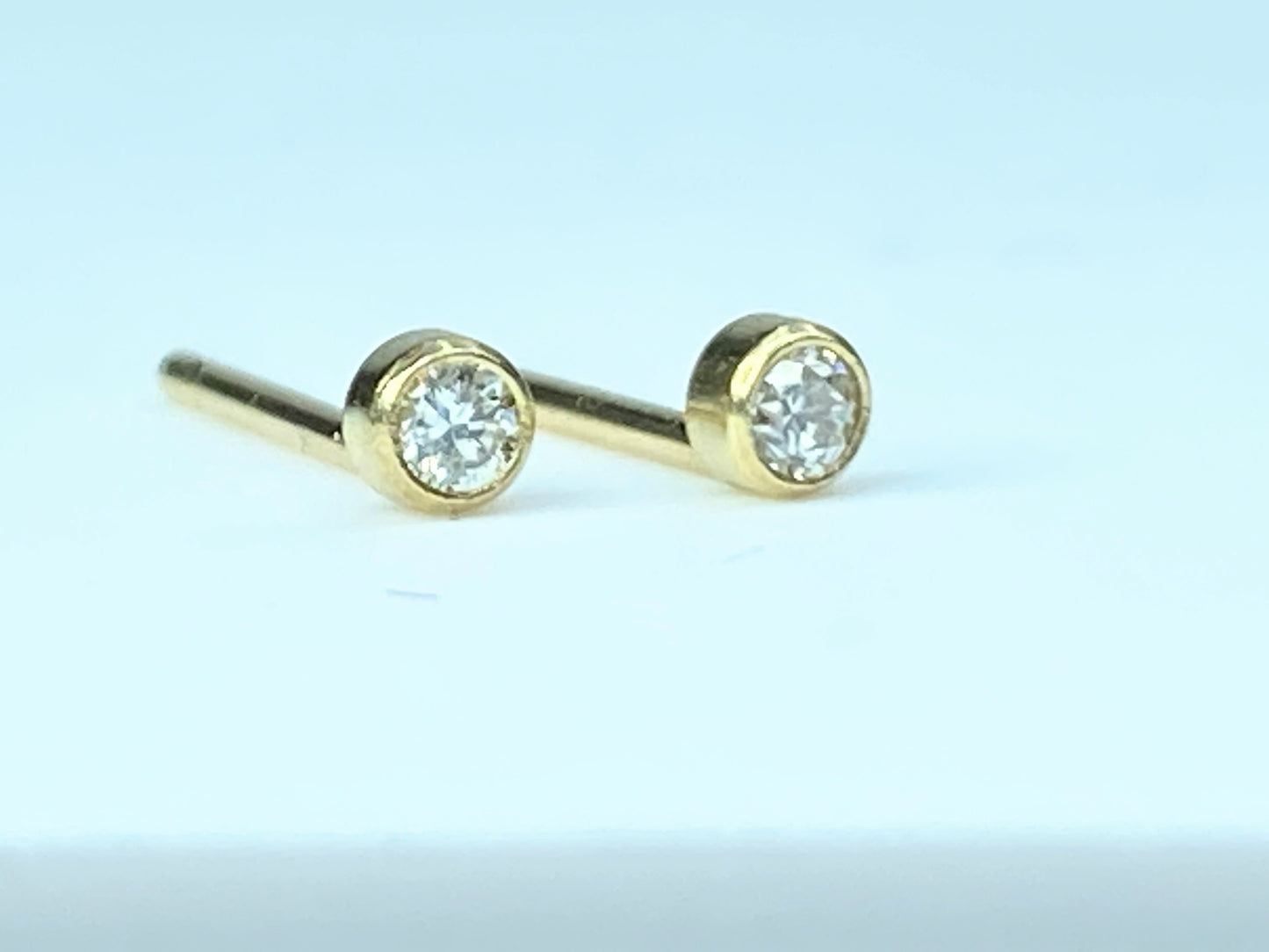 14K yellow gold  Diamond Micro-Bezel Stud Earrings JR98953