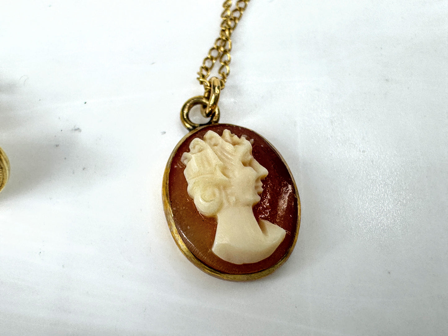 Vintage 14K Gold Genuine Cameo Necklace & Earrings Set original box 4.1g JR1818
