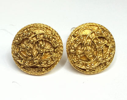 Vintage Chanel CC Textured Round Clip On Earrings Gold Plated with box GS834