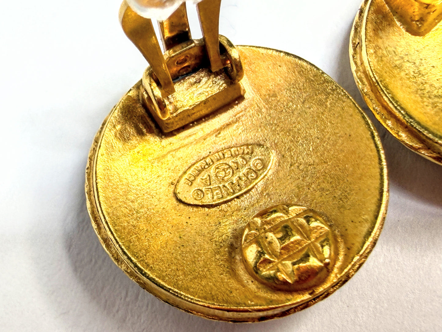 Vintage Chanel CC Textured Round Clip On Earrings Gold Plated with box GS834