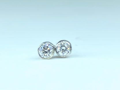 Platinum 950 0.15ct G/Si1 Diamond Micro Bezel stud earrings JR9857