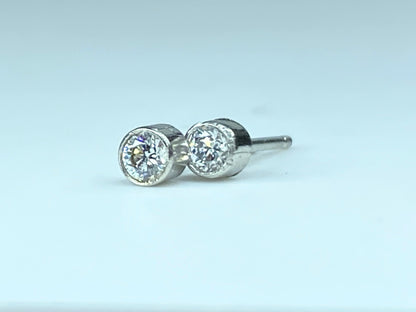 Platinum 950 0.15ct G/Si1 Diamond Micro Bezel stud earrings JR9857