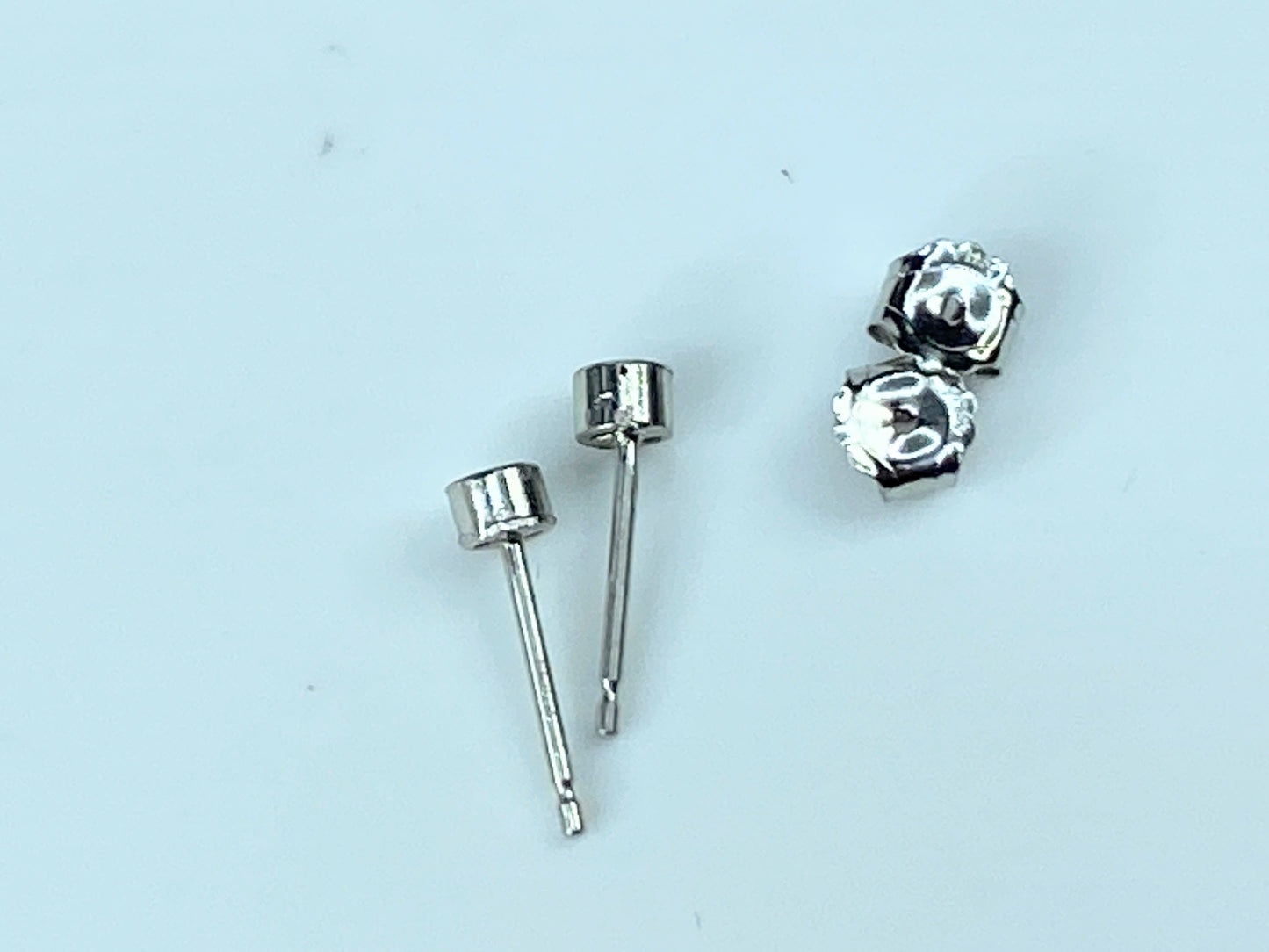 Platinum 950 0.15ct G/Si1 Diamond Micro Bezel stud earrings JR9857