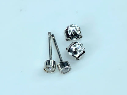 Platinum 950 0.15ct G/Si1 Diamond Micro Bezel stud earrings JR9857