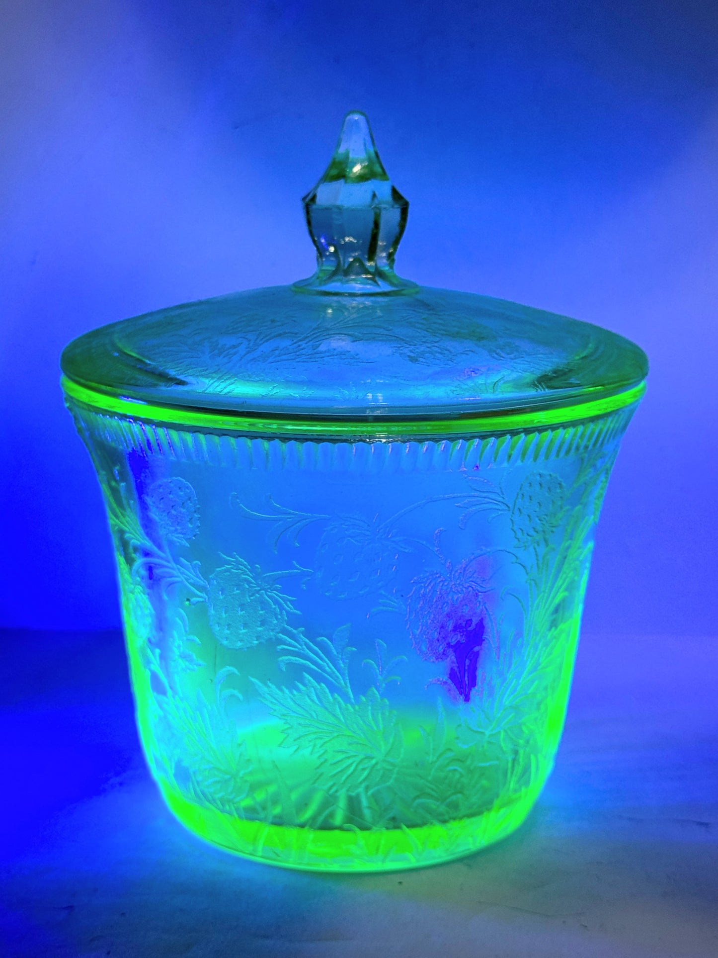 RARE Vintage Strawberry Pattern Green Uranium Sugar Bowl With Lid A503