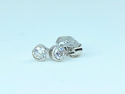 Platinum 950 0.15ct G/Si1 Diamond Micro Bezel stud earrings JR9857