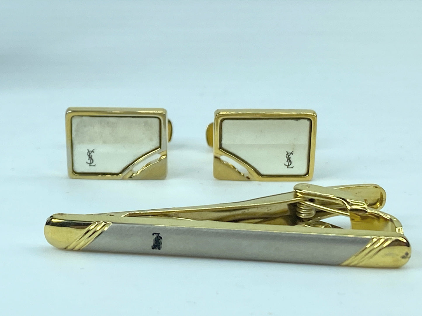 Vintage Yves Saint Laurent cufflinks & Tie clip gold silver tone design GS542