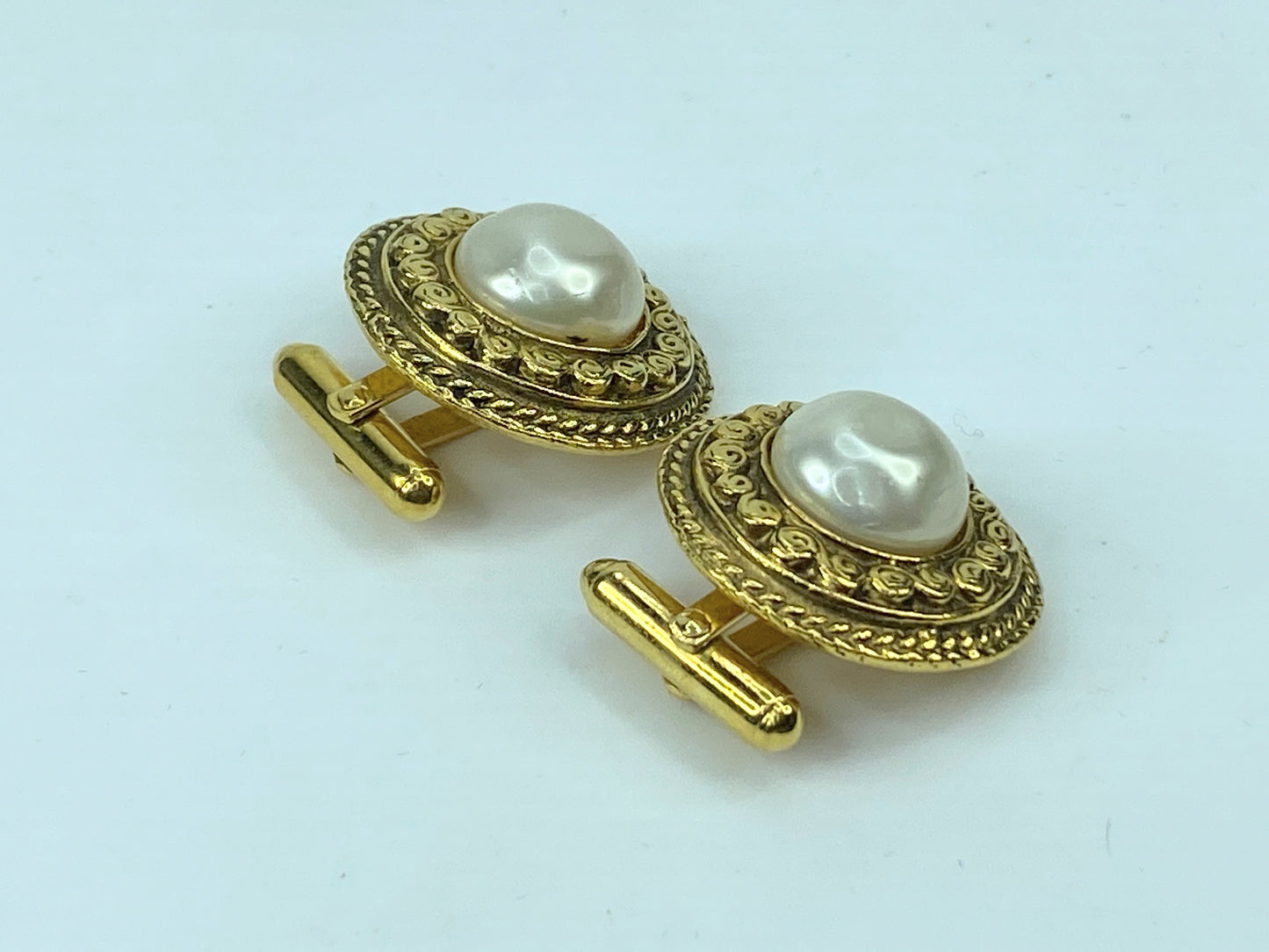 Chanel Pearl Cufflinks Gold Round Men's Fashion Clothing Accessories GS544