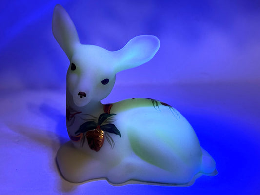 Fenton Custard Uranium Glowy Deer w/ golden pinecone and berry figurine A579