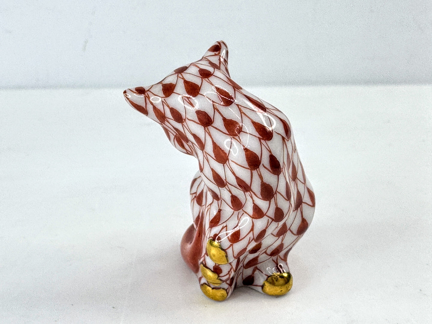 Herend Hungary Red Fishnet Cat Figurine Hand-Painted Porcelain 24K accent A1132