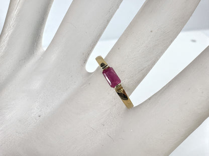 Vintage 14K Yellow Gold Straight Baguette Ruby Solitaire Ring Size 8 JR1826