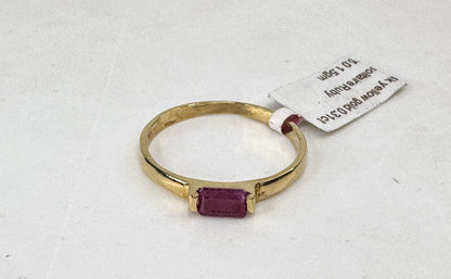 Vintage 14K Yellow Gold Straight Baguette Ruby Solitaire Ring Size 8 JR1826