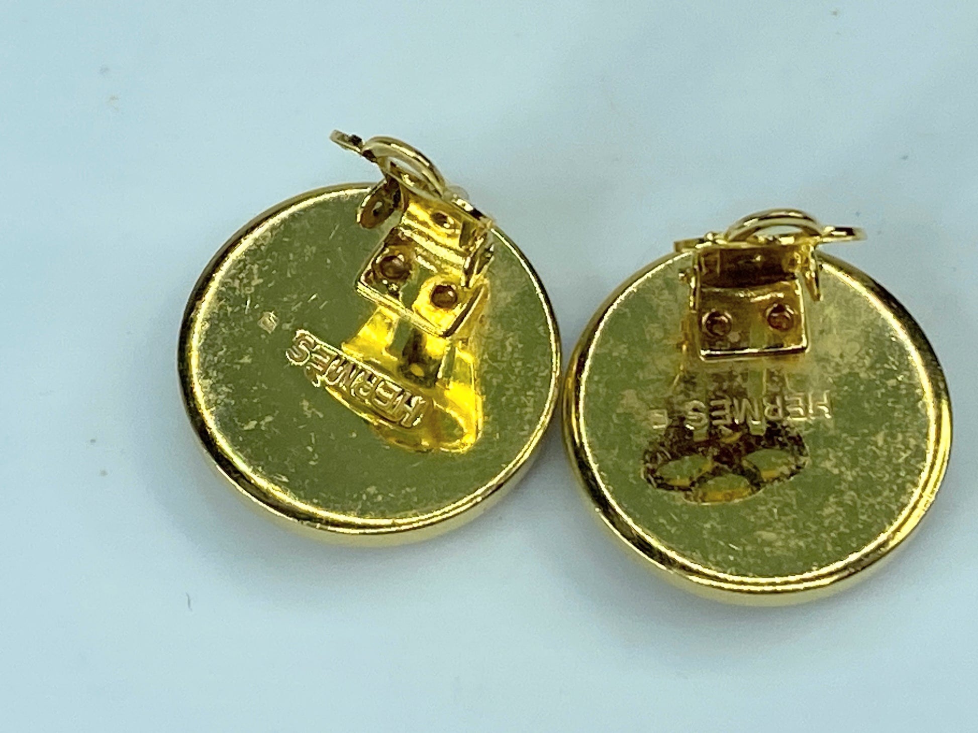 Hermes Gold tone "scribble-scrabble" black round clip on earrings wGS464