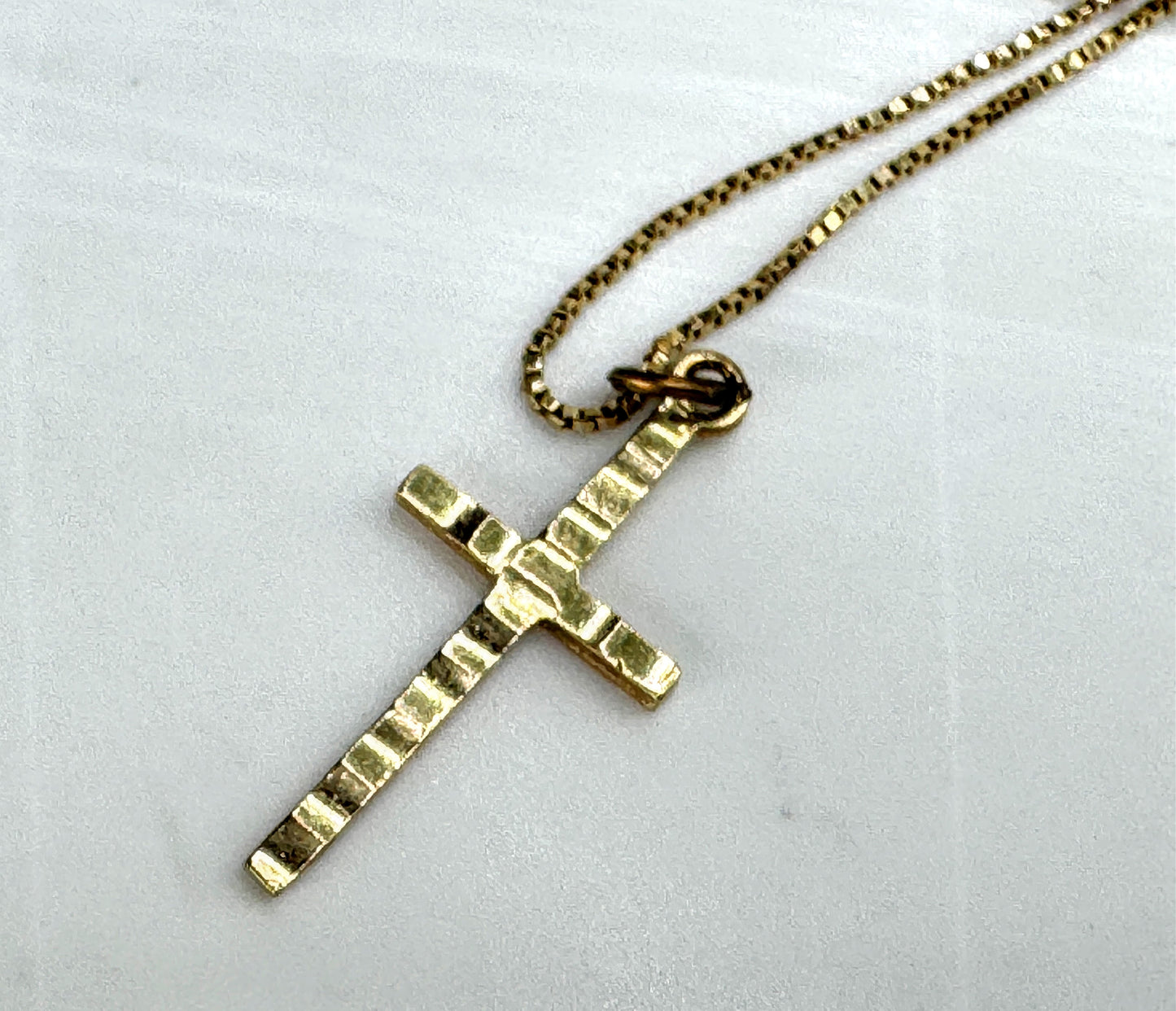 14K Yellow Gold Italian Box Chain Ripple Petite Cross Pendant Necklace JR1841