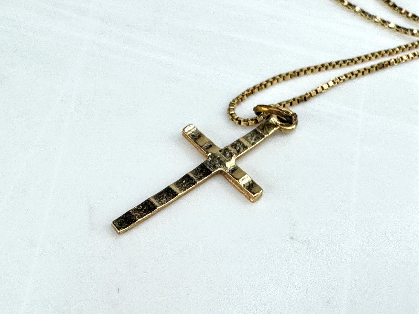 14K Yellow Gold Italian Box Chain Ripple Petite Cross Pendant Necklace JR1841