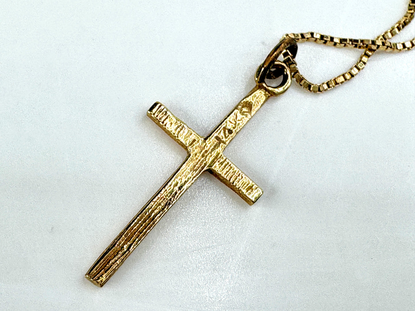 14K Yellow Gold Italian Box Chain Ripple Petite Cross Pendant Necklace JR1841