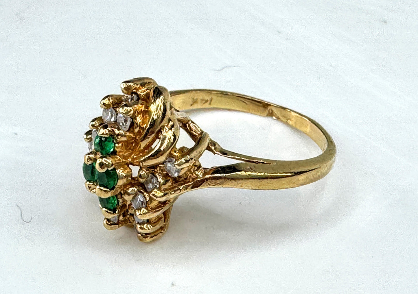 Vintage 14K Gold Emerald & Diamond Cluster Cocktail Ring Size 6 4.6g JR1842