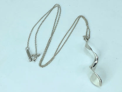 Tiffany & Co Silver 925 Gehry Orchid Necklace 1.75" Pendant necklace 16" JR582