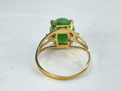 Vintage 14K yellow Gold Green Jadeite Diamond Accent Ring 3.2g s7.5 JR1854