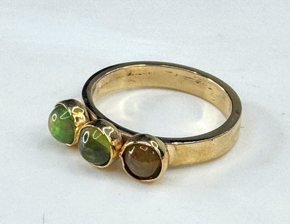 Vintage 14K Yellow Gold Three Ethiopian Opal Cabochon Ring JR1855