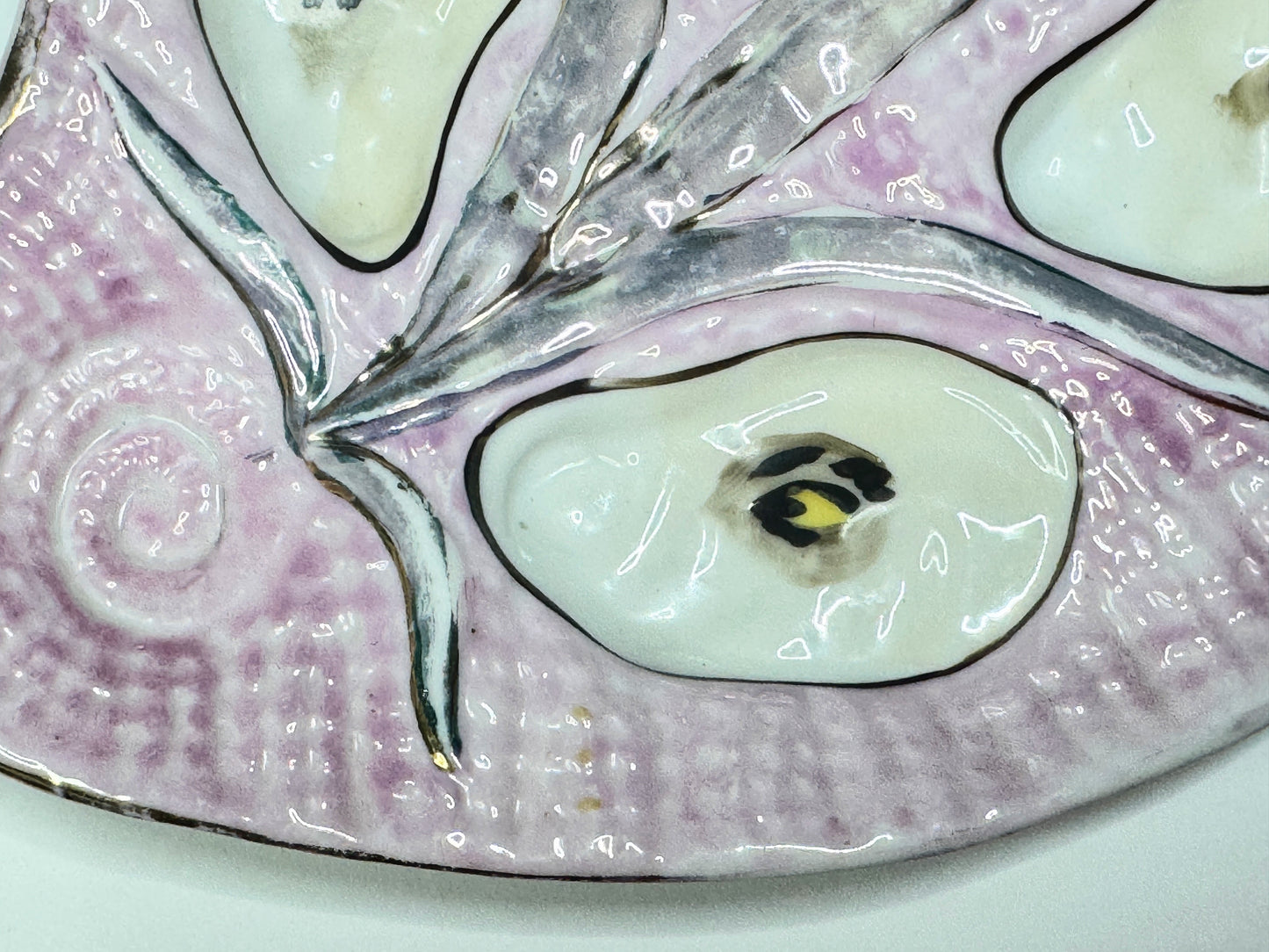 Antique French Majolica Oyster Plate, Pink Seaweed Design, c.1890 — 10” A665
