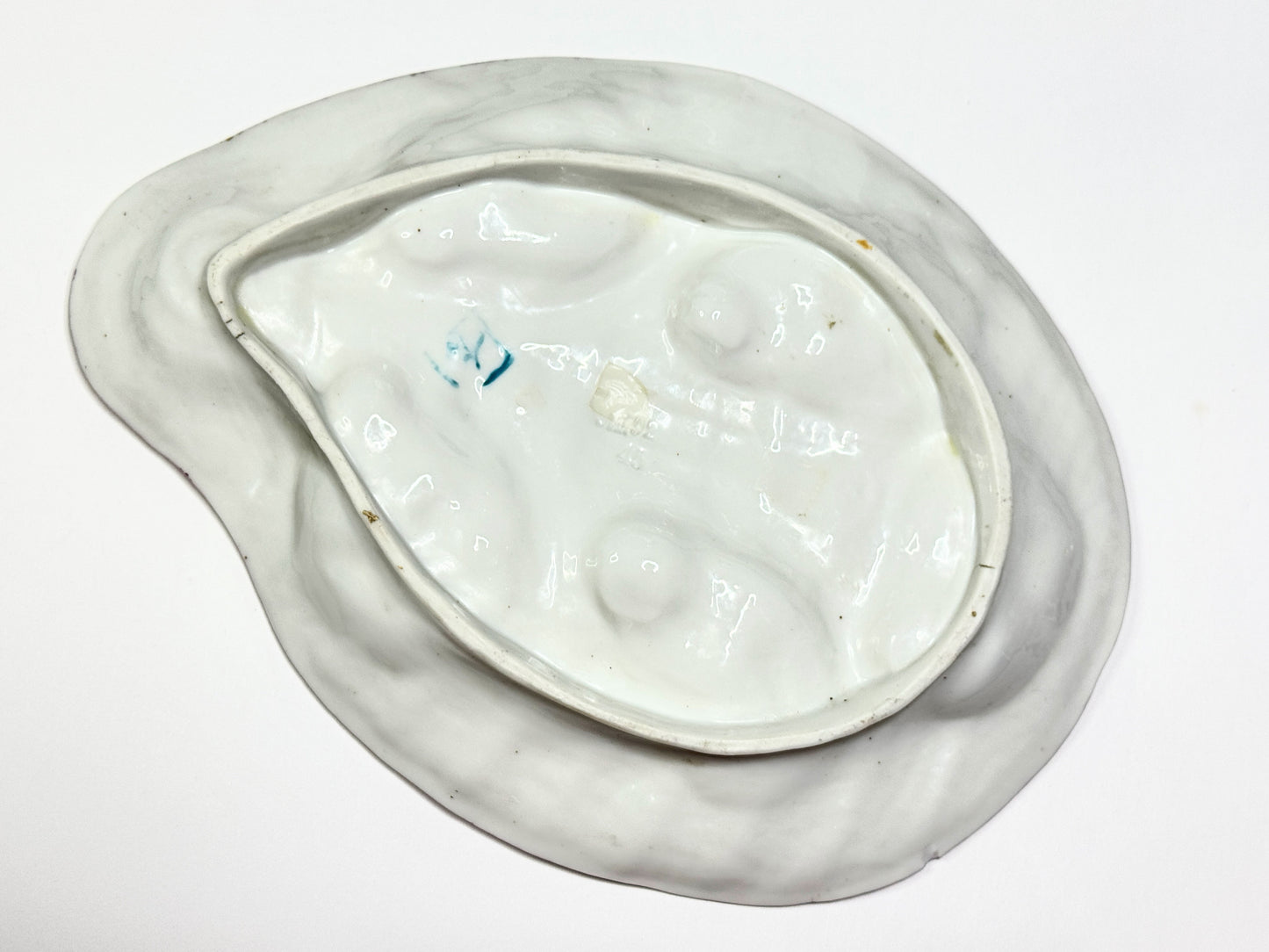 Antique French Majolica Oyster Plate, Pink Seaweed Design, c.1890 — 10” A665