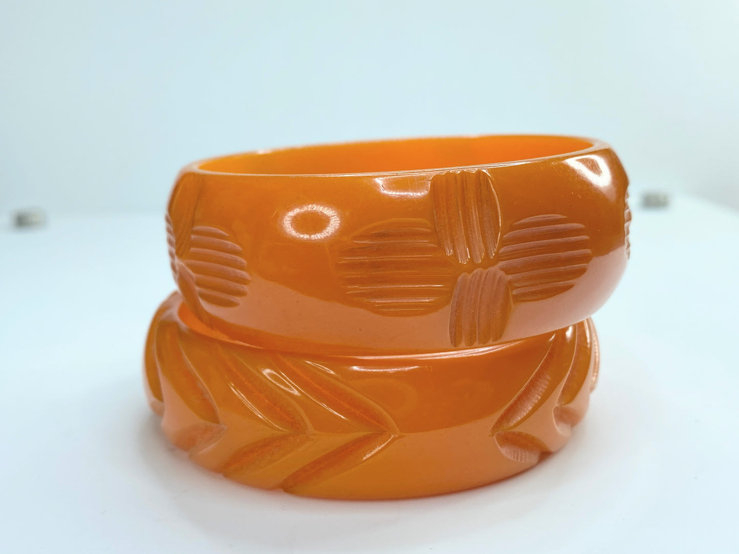 Pair of marbled orange and butterscotch deep carved Bakelite bangles 64.7g GS183