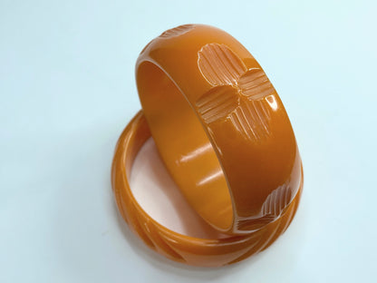 Pair of marbled orange and butterscotch deep carved Bakelite bangles 64.7g GS183