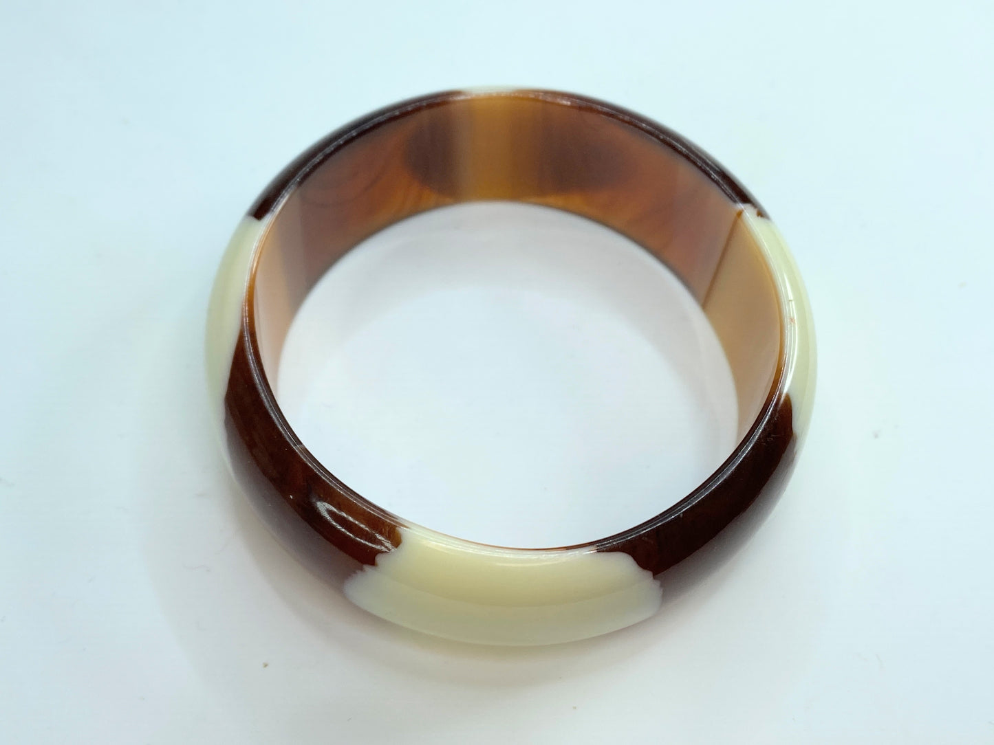 Lucite bracelet vintage white chocolate caramel layered bangle 2 1/2" GS185