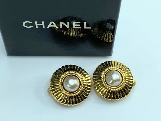 CHANEL CC Faux Pearl Gold Plated Round Earrings Clip 24.8mm 24.6g GS188