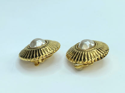 CHANEL CC Faux Pearl Gold Plated Round Earrings Clip 24.8mm 24.6g GS188