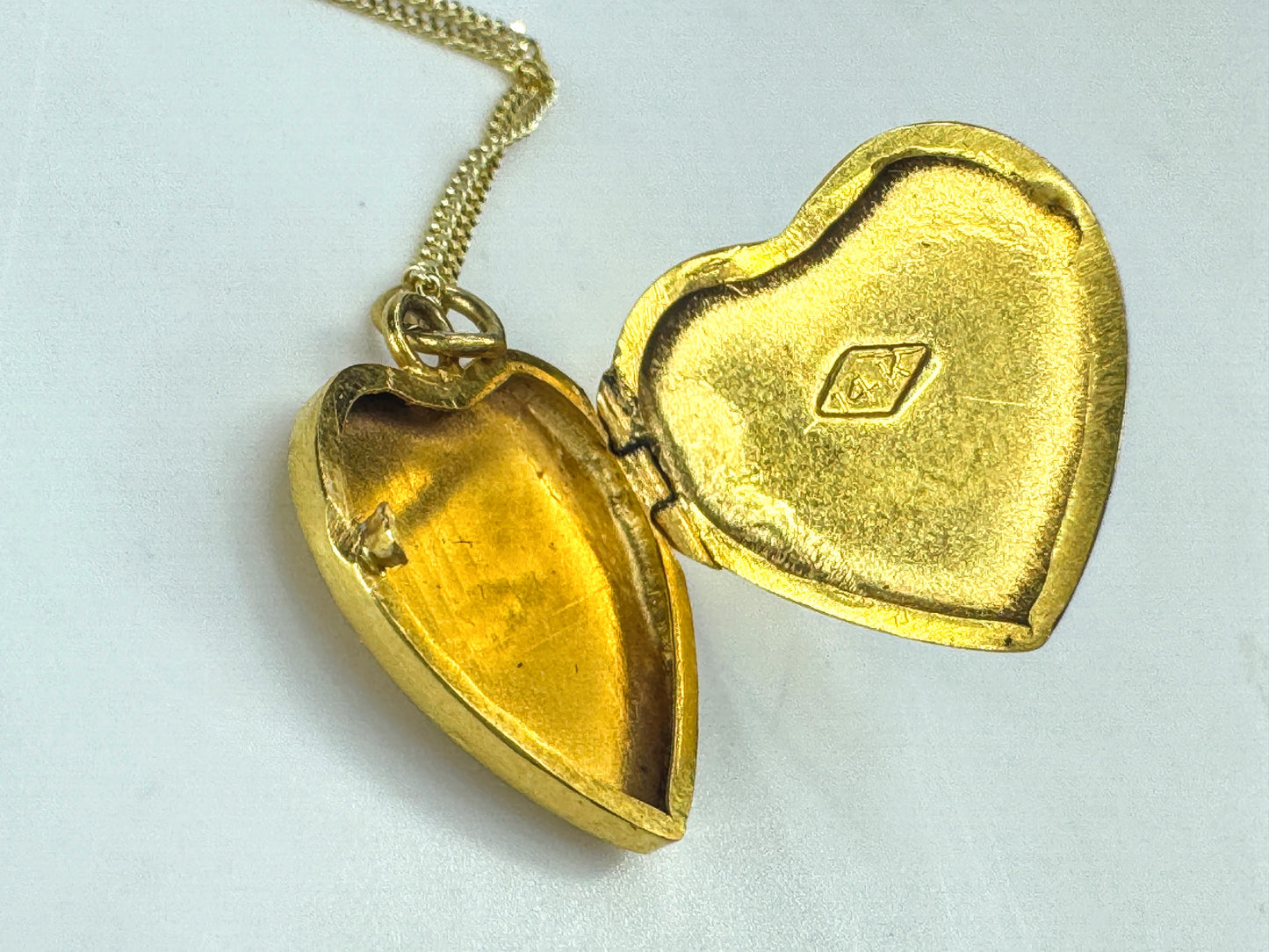 Vintage 14K gold Heart Locket necklace 16" diamond-cut chain 2.2g 16"  JR1866