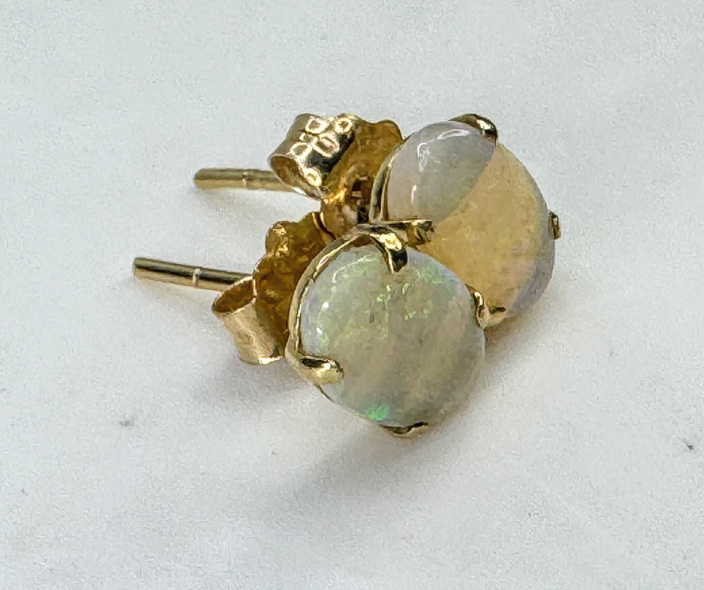 Vintage 14K Gold Oval Opal Stud Earrings JR1869