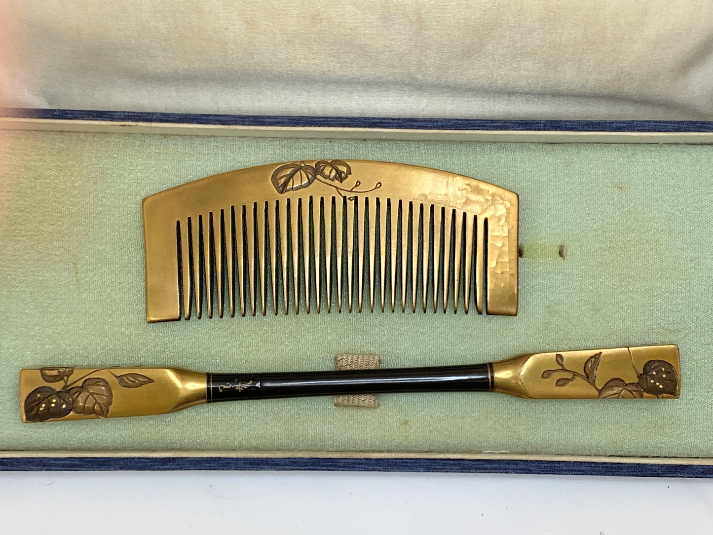 Antique Japanese Kushi and Kogai Comb Set with box A70