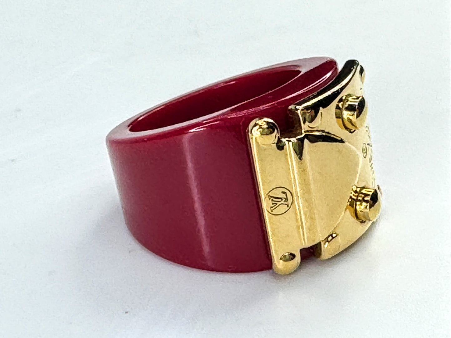 Vintage Louis Vuitton Lock Me red resin ring size 6 gold tone w/ pouch GS843