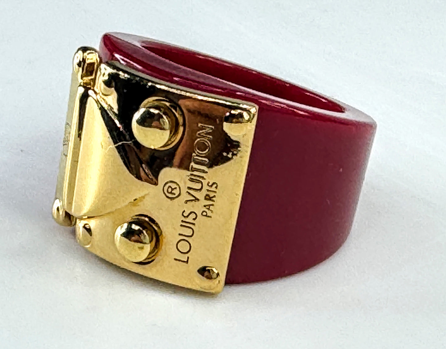 Vintage Louis Vuitton Lock Me red resin ring size 6 gold tone w/ pouch GS843