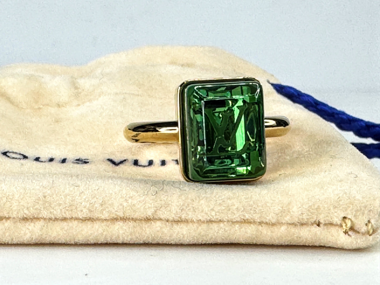 Vintage Louis Vuitton green resin Cosmopolitan ring size 6.5 with pouch GS844