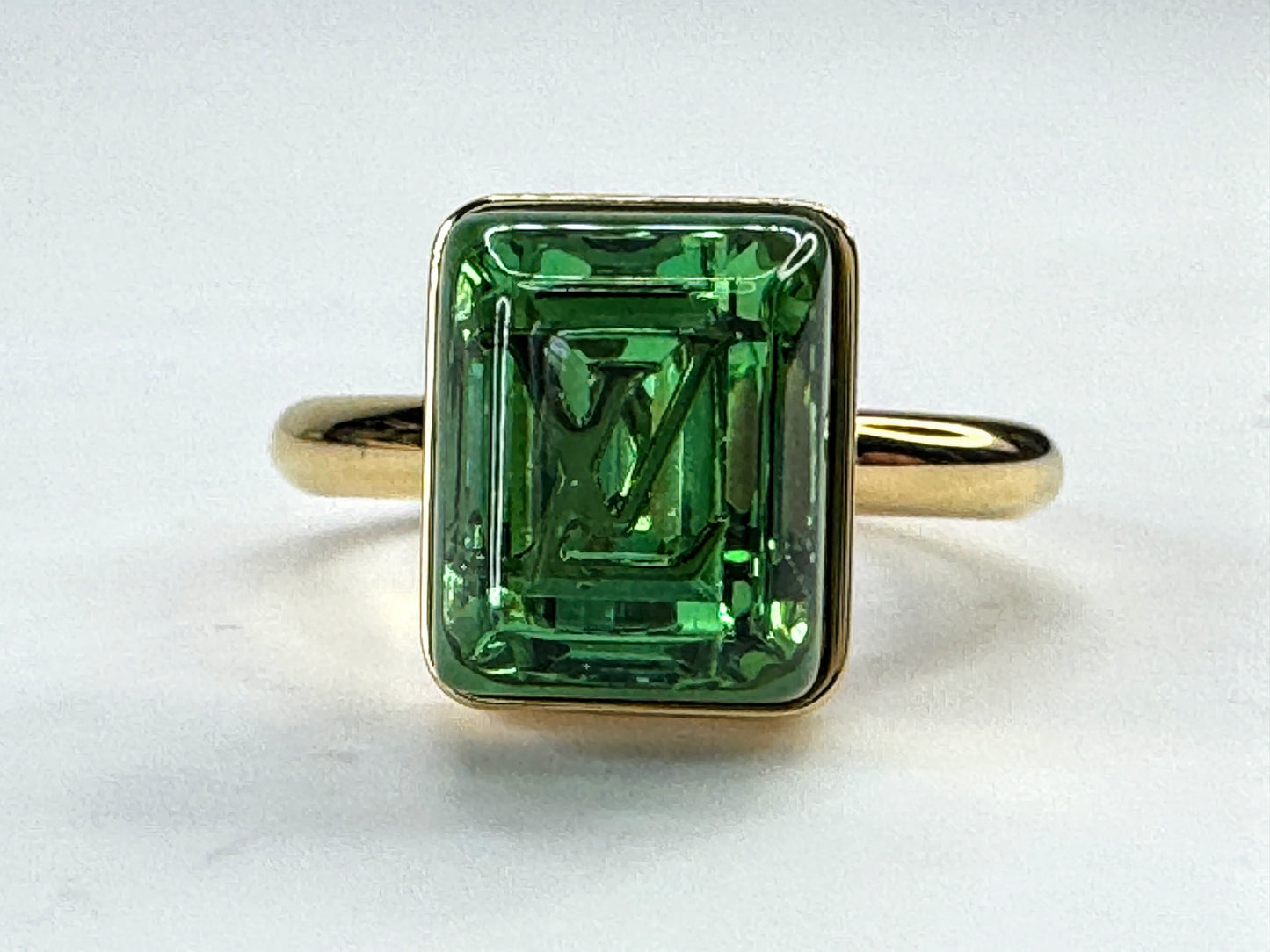 Vintage Louis Vuitton green resin Cosmopolitan ring size 6.5 with pouch GS844