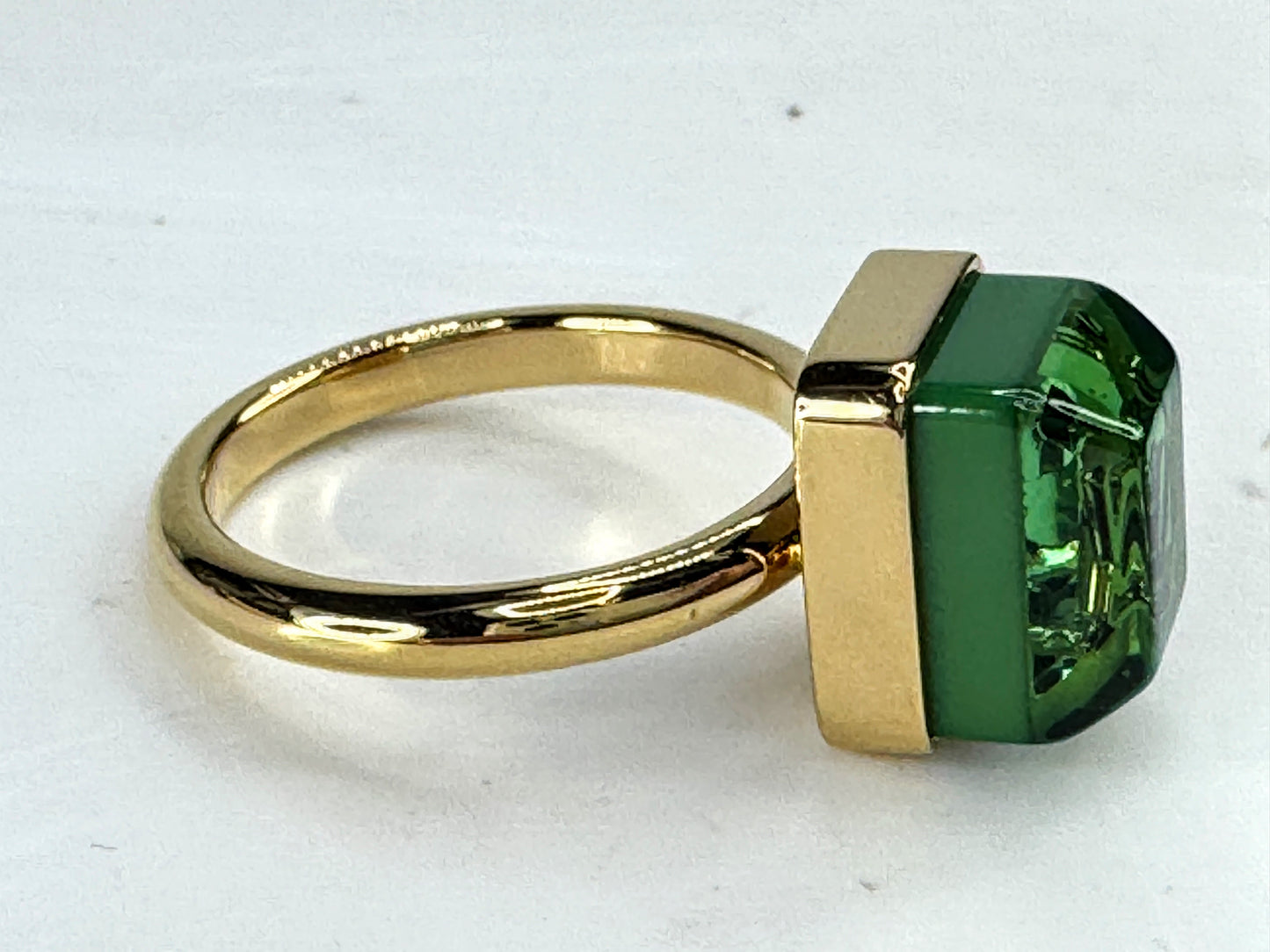 Vintage Louis Vuitton green resin Cosmopolitan ring size 6.5 with pouch GS844