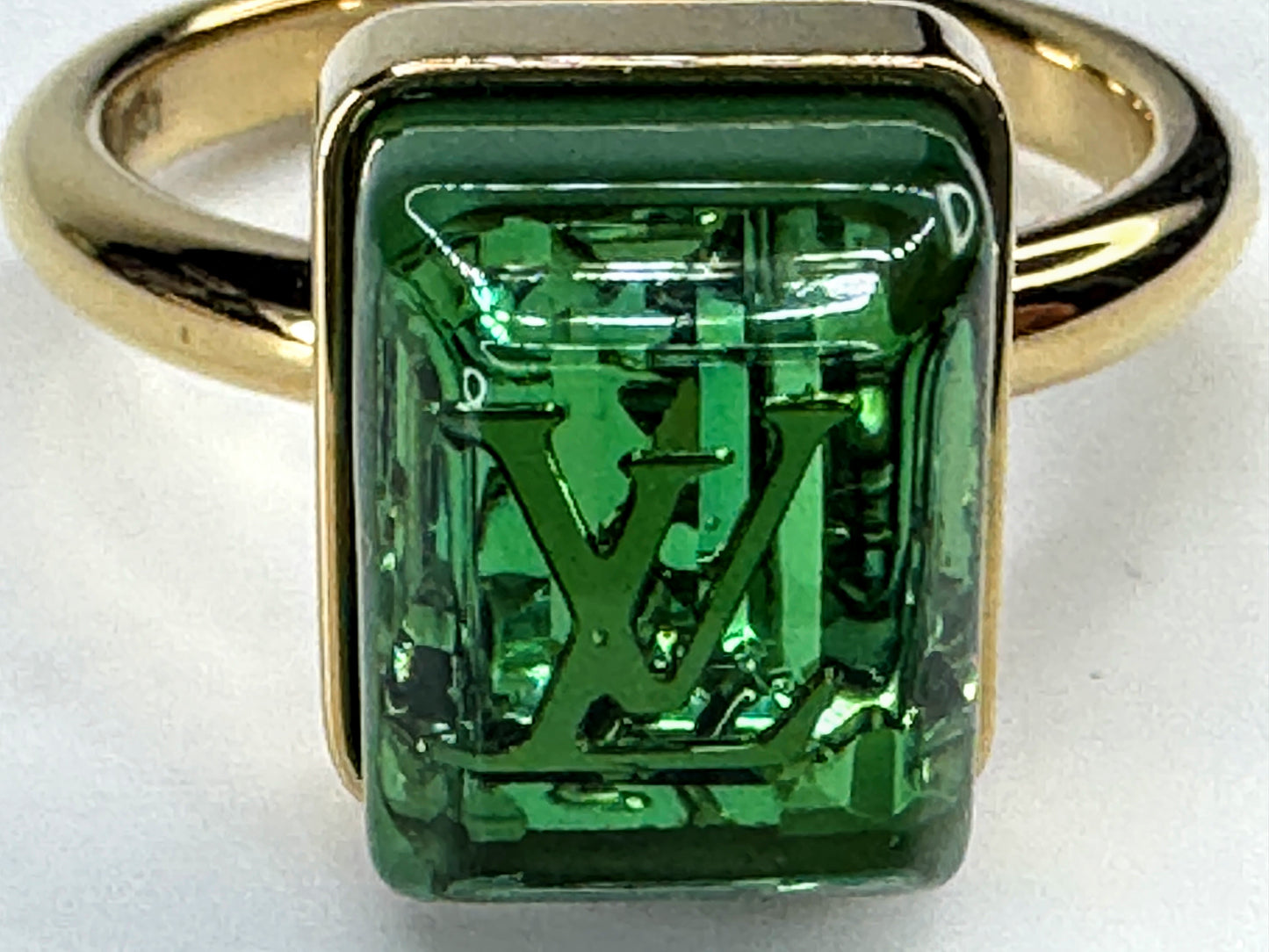 Vintage Louis Vuitton green resin Cosmopolitan ring size 6.5 with pouch GS844