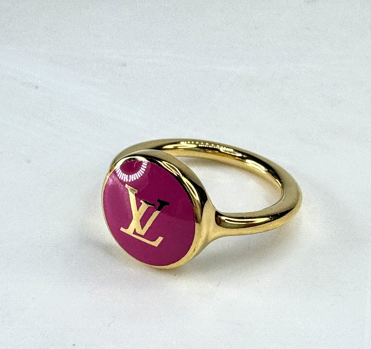 Louis Vuitton LV Confetti fuchsia enamel ring size 5.5 with original pouch GS845