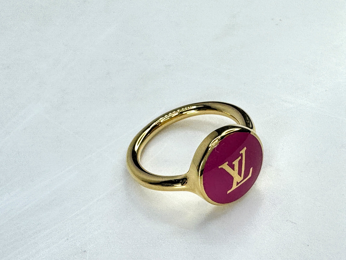 Louis Vuitton LV Confetti fuchsia enamel ring size 5.5 with original pouch GS845