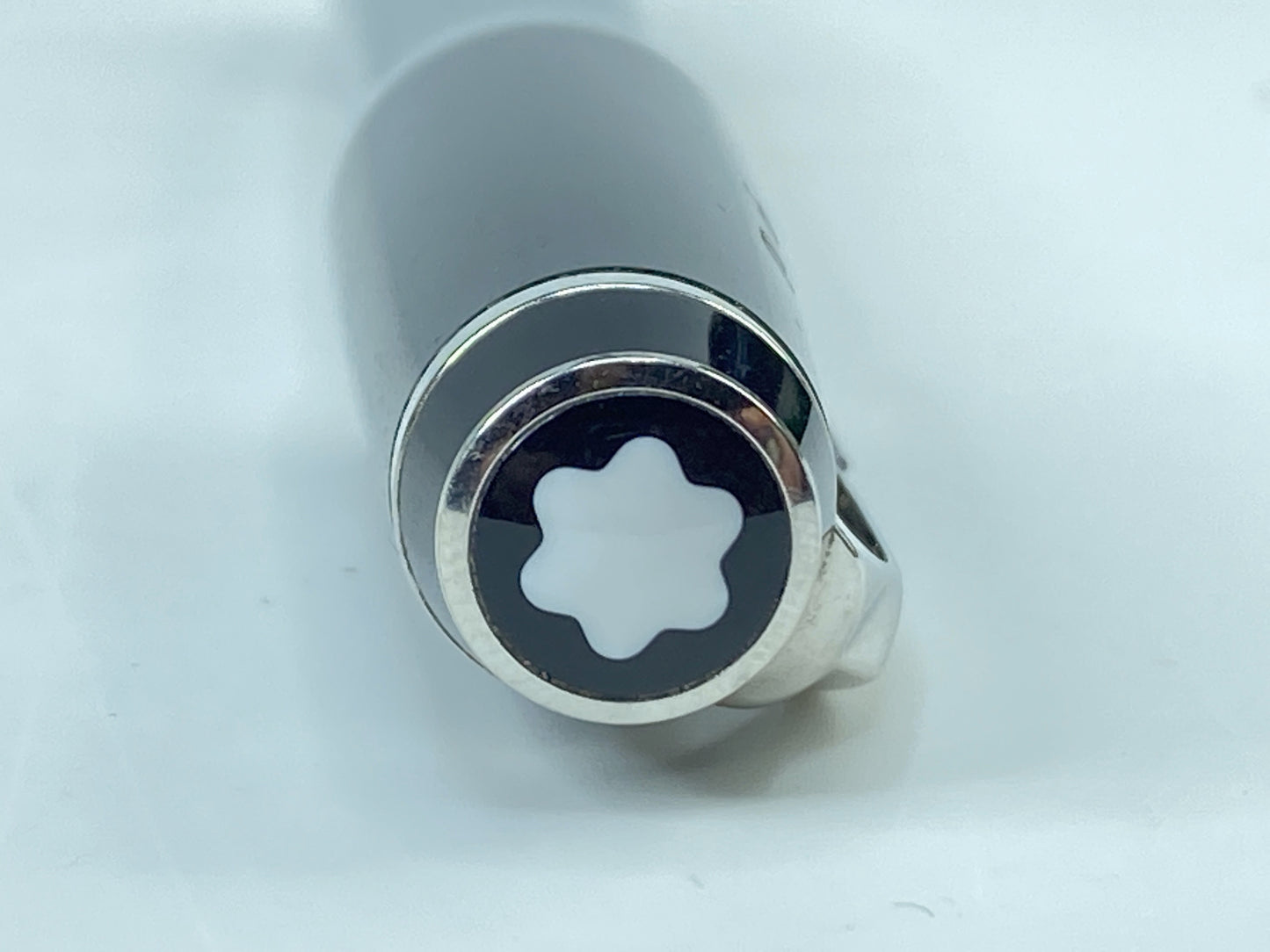 Montblanc Bohème Noir Retractable Nib Fountain Pen 14K Gold SS153
