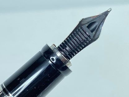 Montblanc Bohème Noir Retractable Nib Fountain Pen 14K Gold SS153