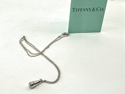 Vintage Tiffany & Co. Elsa Peretti teardrop sterling silver necklace 16" JR1885