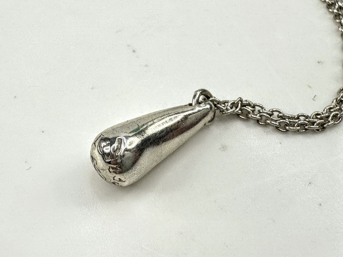 Vintage Tiffany & Co. Elsa Peretti teardrop sterling silver necklace 16" JR1885