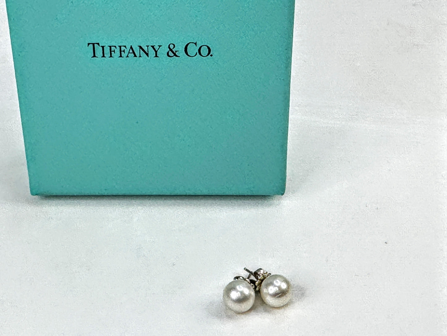 Vintage Tiffany & Co. 8.75mm cultured pearl sterling silver stud earrings JR1889