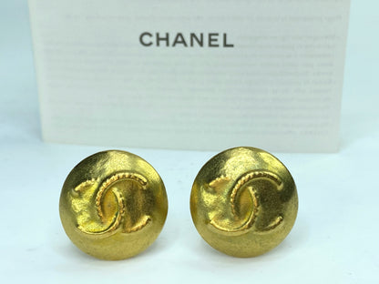 Authentic Chanel vintage 1995 CC button clip-on earrings GS253